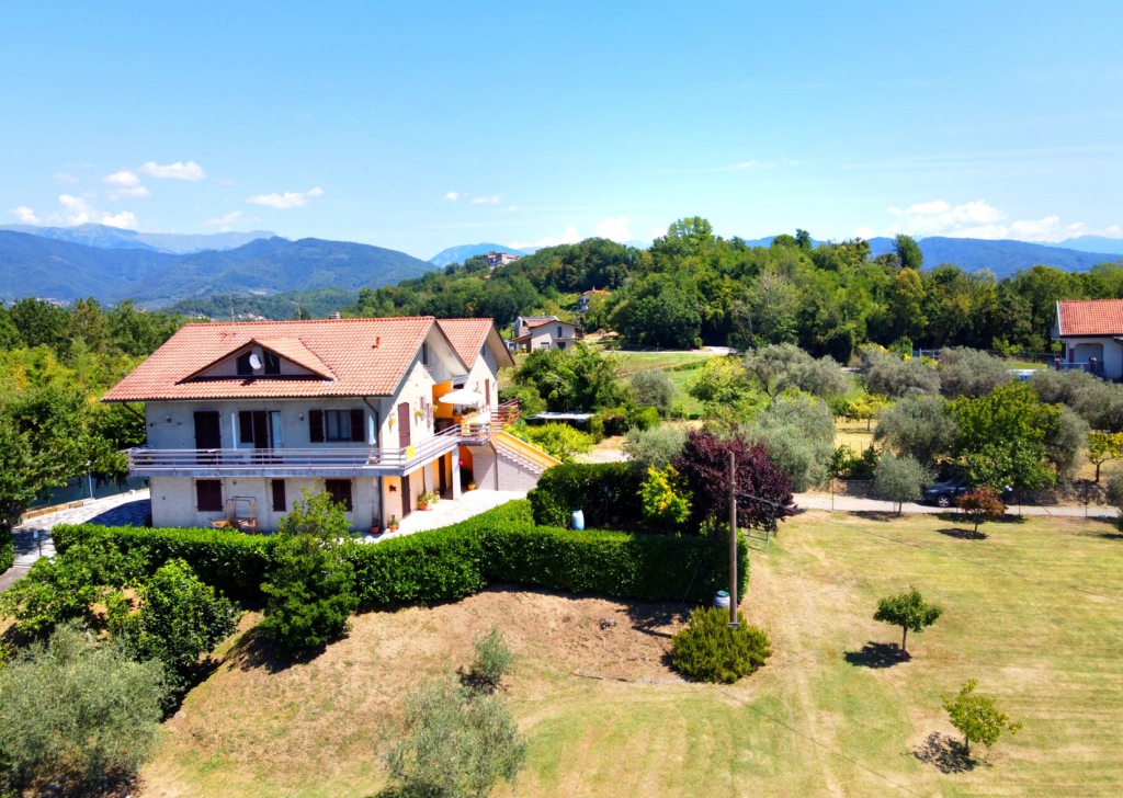 Detached property for sale  500 sqm in excellent condition, Licciana Nardi, locality Lunigiana