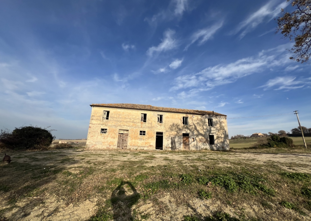 Detached property for sale  550 sqm, San Costanzo, locality Near the coast