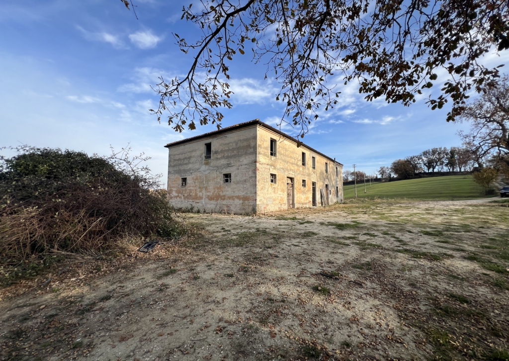 Detached property for sale  550 sqm, San Costanzo, locality Near the coast