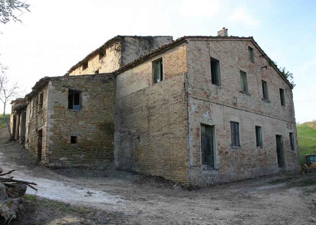 Group of buildings for sale  700 sqm, Sassoferrato, locality Near the coast