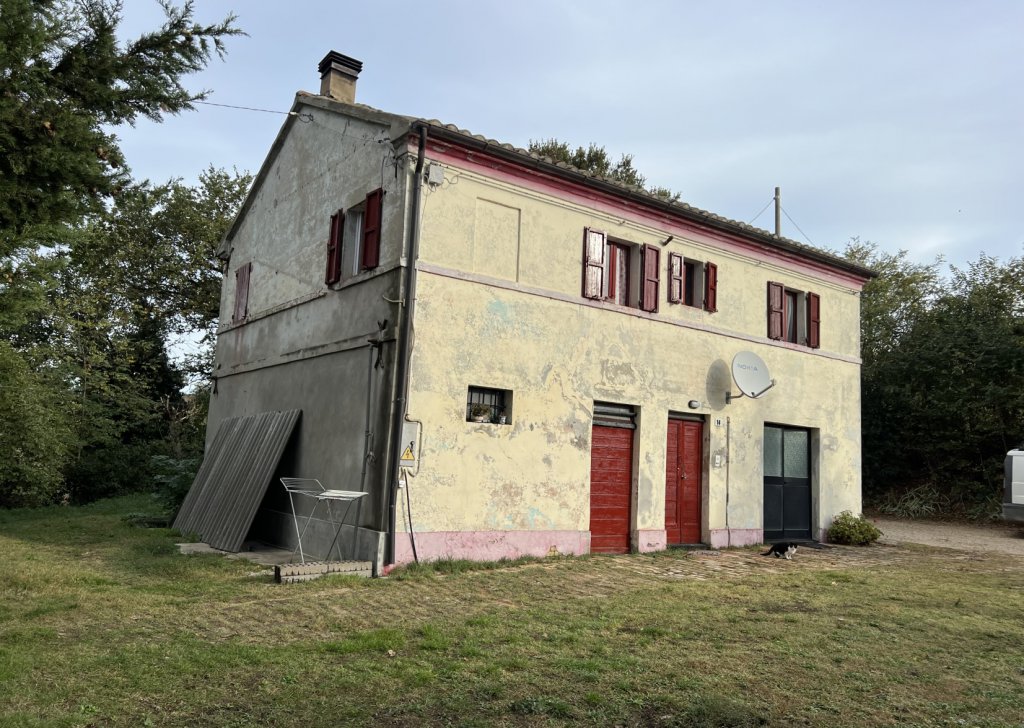 Detached property for sale  160 sqm in good condition, Trecastelli, locality Near the coast