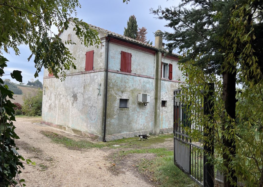 Detached property for sale  160 sqm in good condition, Trecastelli, locality Near the coast