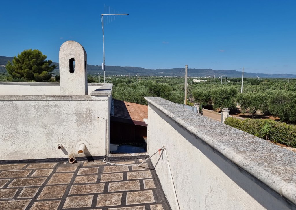 Detached property for sale  150 sqm in good condition, Ostuni, locality Itria Valley