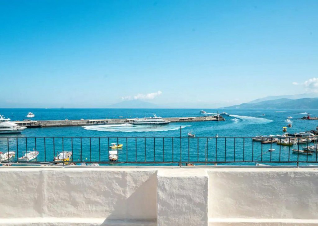 Vendita Appartamento Capri - ATTICO MARINA MARE Località Isola di Capri