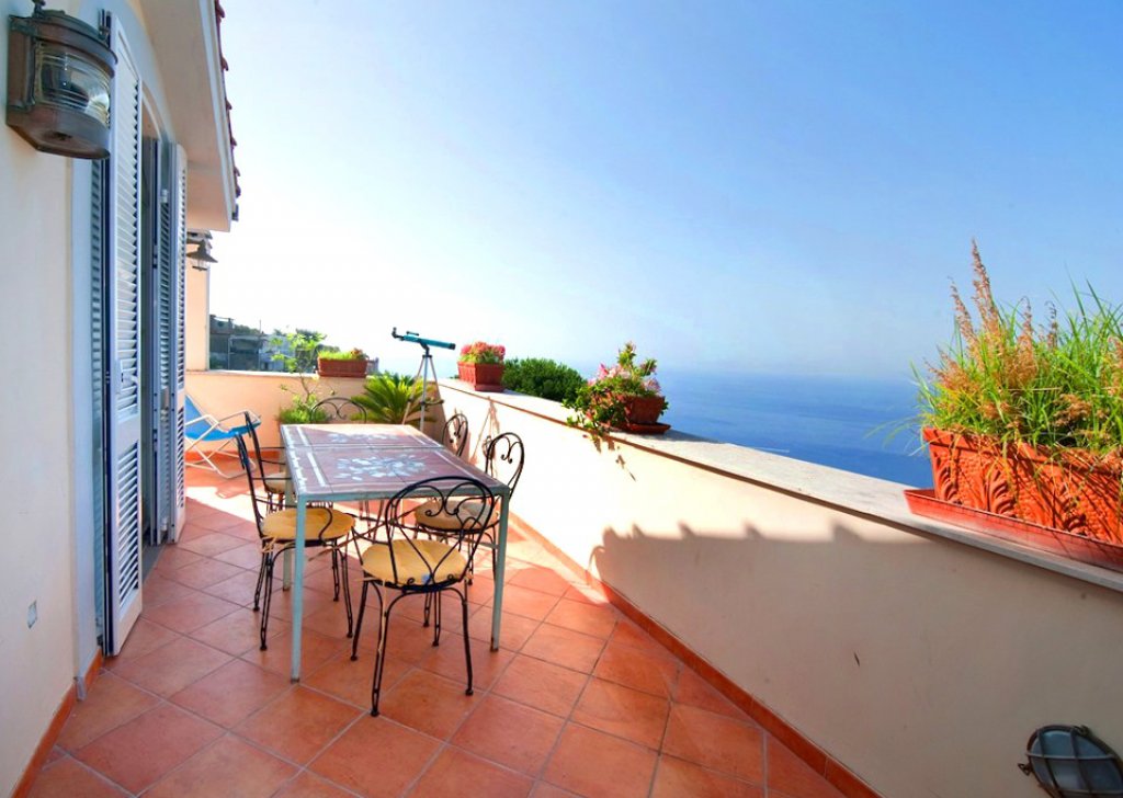 Apartment for sale  150 sqm in good condition, Positano, locality Amalfi Coast