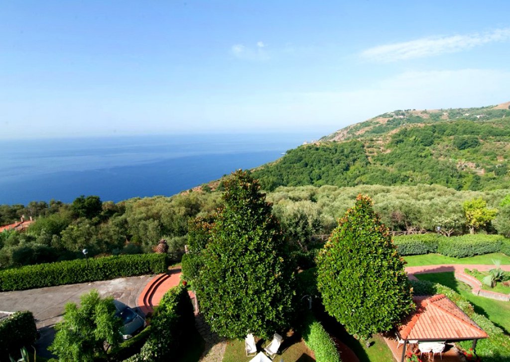 Apartment for sale  150 sqm in good condition, Positano, locality Amalfi Coast