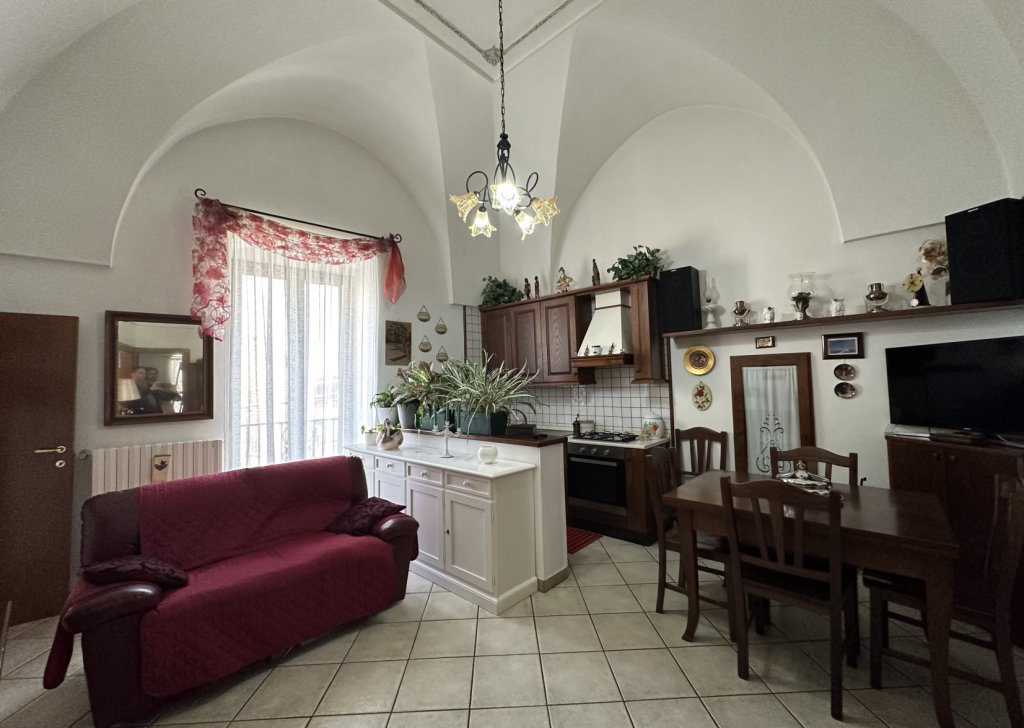 Casa di paese in vendita  65 m² in buone condizioni, Ostuni, località Centro storico