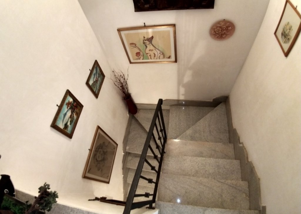 Casa di paese in vendita  180 m² in buone condizioni, Ostuni, località Centro storico