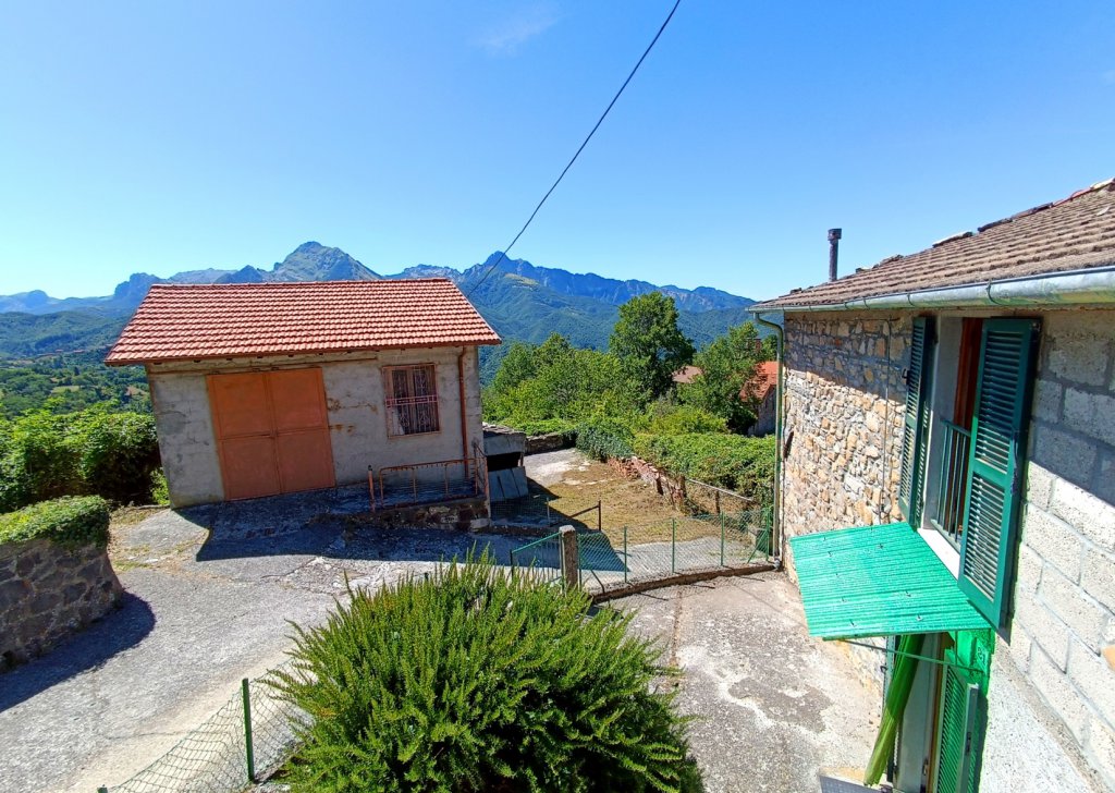 Village house for sale  70 sqm in good condition, Minucciano, locality Garfagnana