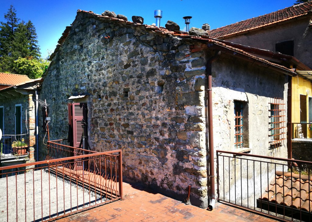 Village house for sale  120 sqm, Comano, locality Lunigiana