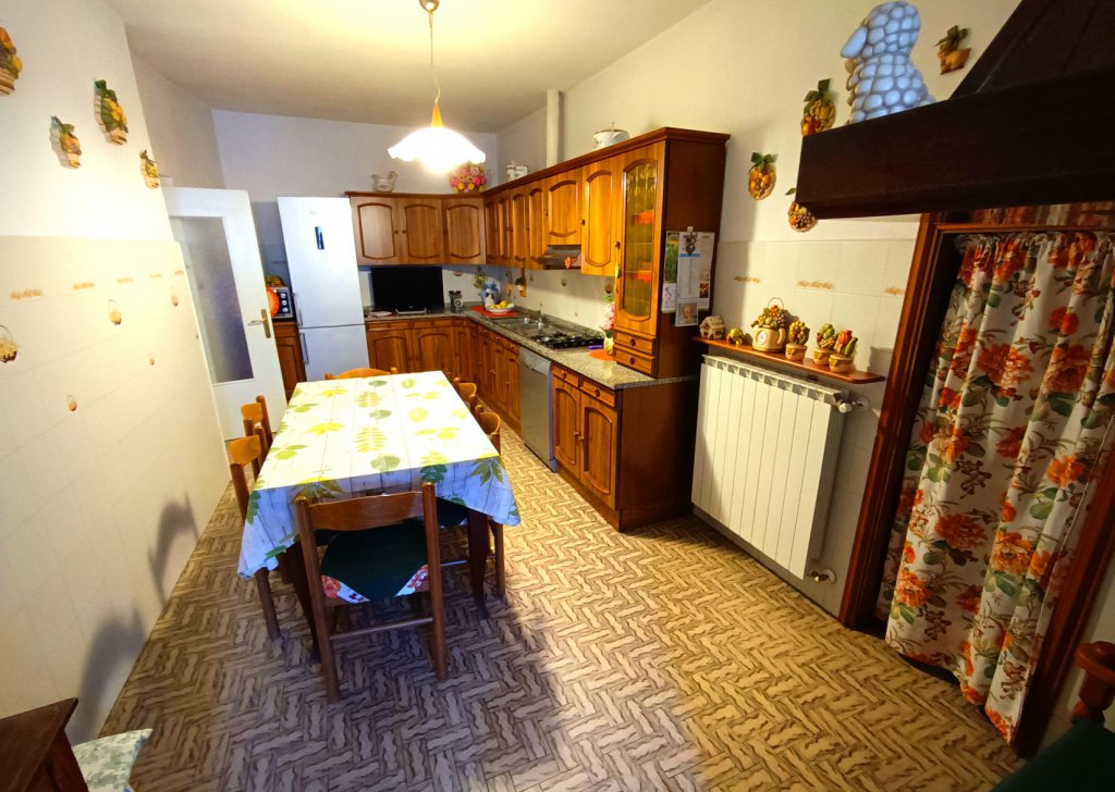 Casa di paese in vendita  190 m² in buone condizioni, Licciana Nardi, località Lunigiana