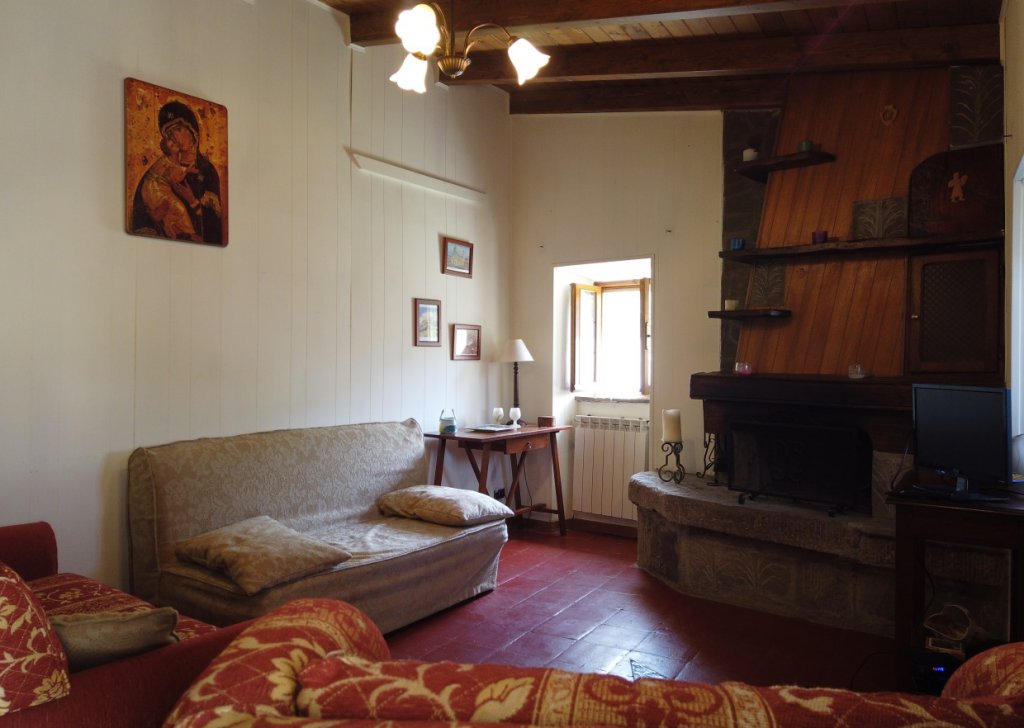 Casa di paese in vendita  55 m² in buone condizioni, Filattiera, località Lunigiana