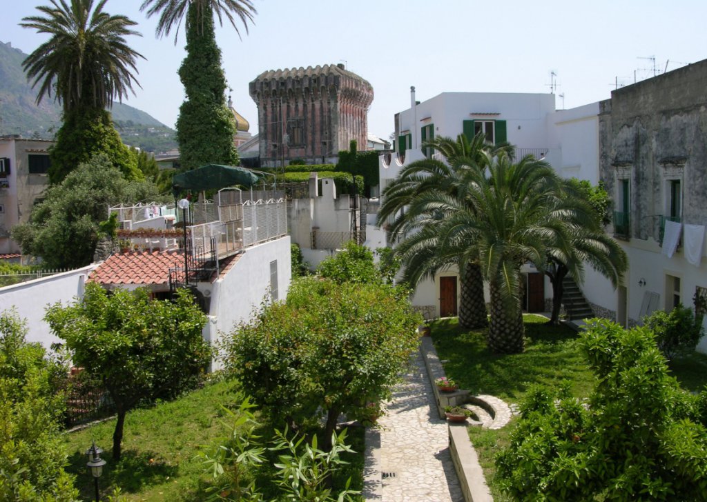 Village house for sale  210 sqm in good condition, Ischia, locality Isle of Ischia
