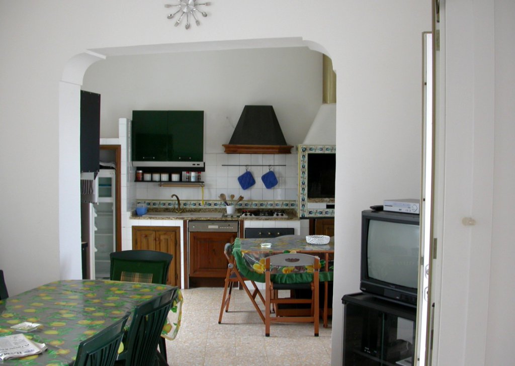Casa di paese in vendita  210 m² in buone condizioni, Ischia, località Isola di Ischia