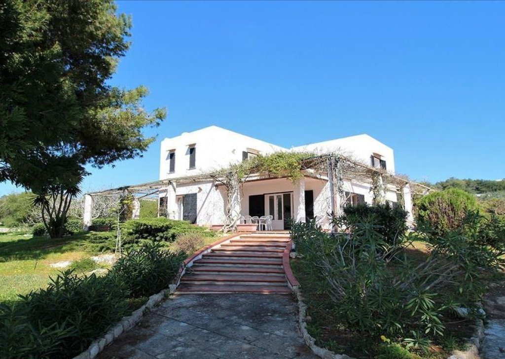 Sale Detached property Castrignano del Capo - VILLA DEL CUORE Locality 