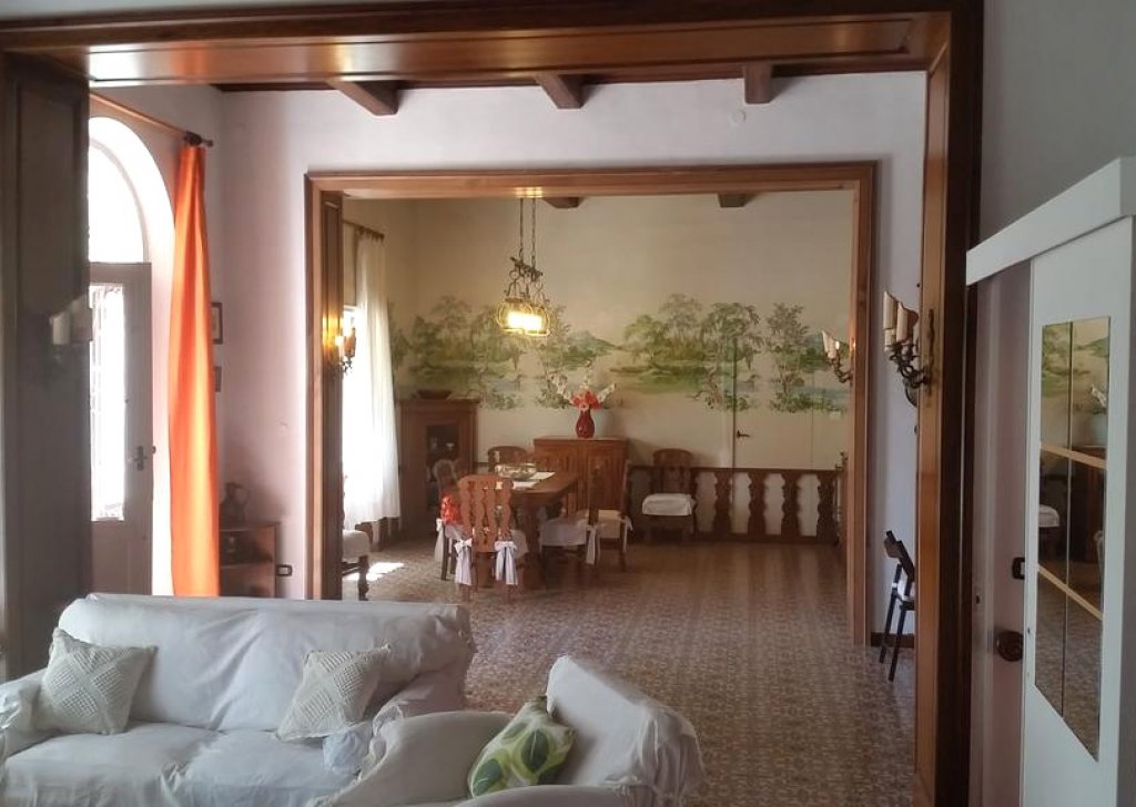 Proprietà indipendente in vendita  300 m², Portoferraio, località Isola d'Elba