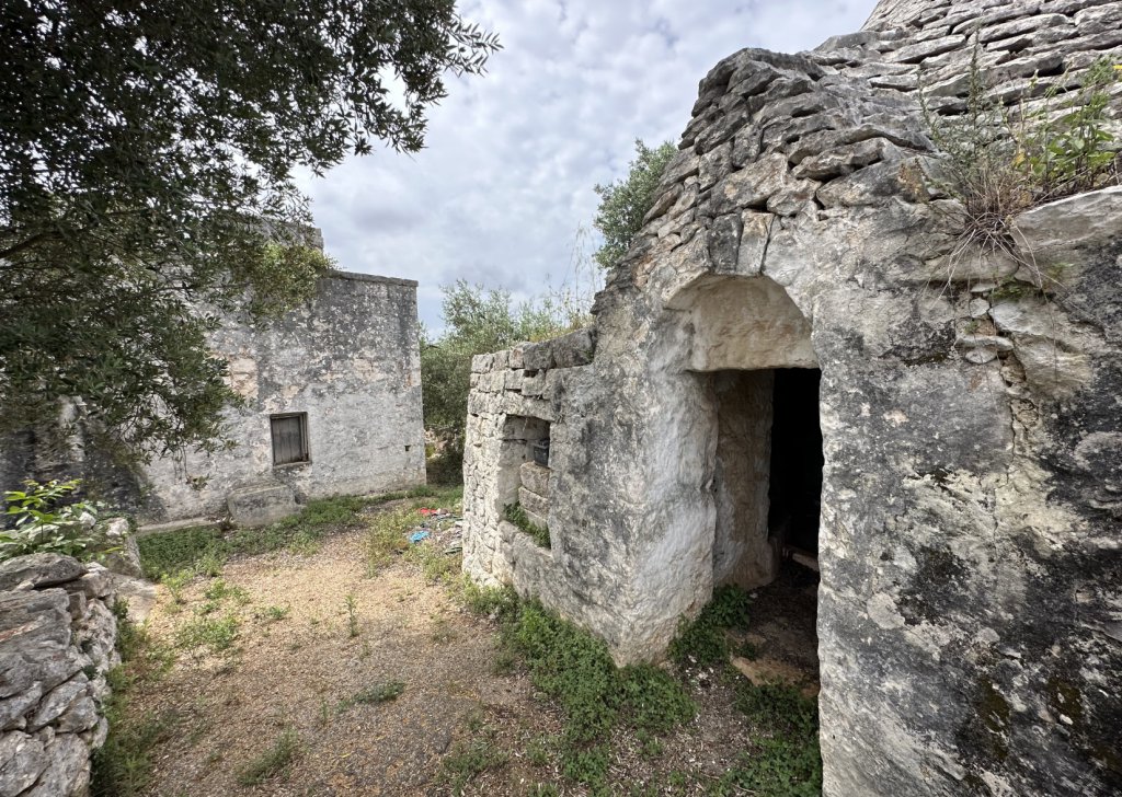 Group of buildings for sale  155 sqm, Ostuni, locality Itria Valley