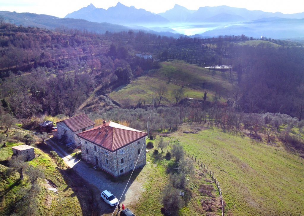 Group of buildings for sale  680 sqm in good condition, Fivizzano, locality Lunigiana