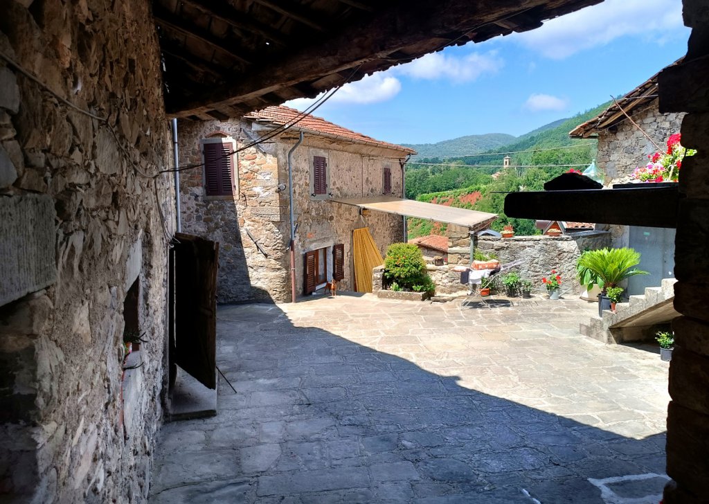 Group of buildings for sale  720 sqm in excellent condition, Casola in Lunigiana, locality Lunigiana