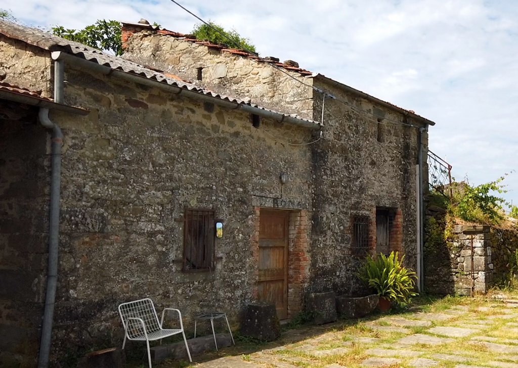 Sale Group of buildings Casola in Lunigiana - MONASTERO DELLE TRE FONTANE Locality 