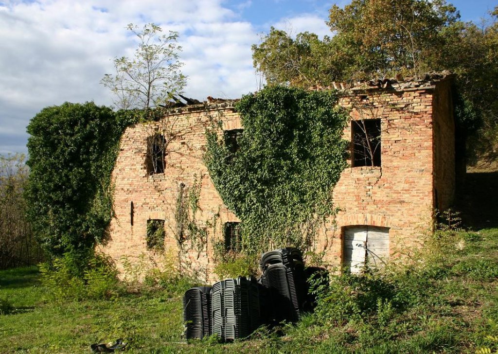 Detached property for sale  290 sqm, Sassoferrato, locality Near the coast