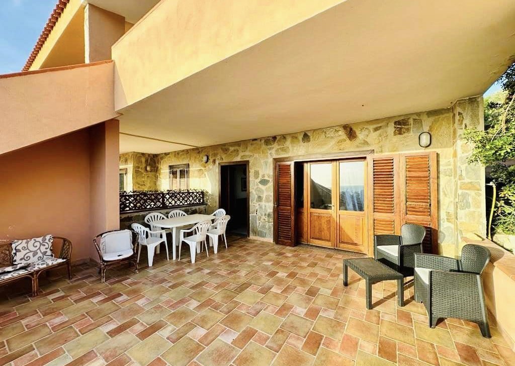 Apartment for sale  109 sqm in good condition, Cabras, locality West coast