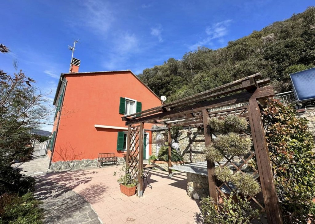 Detached property for sale  180 sqm in excellent condition, Moneglia, locality East coast
