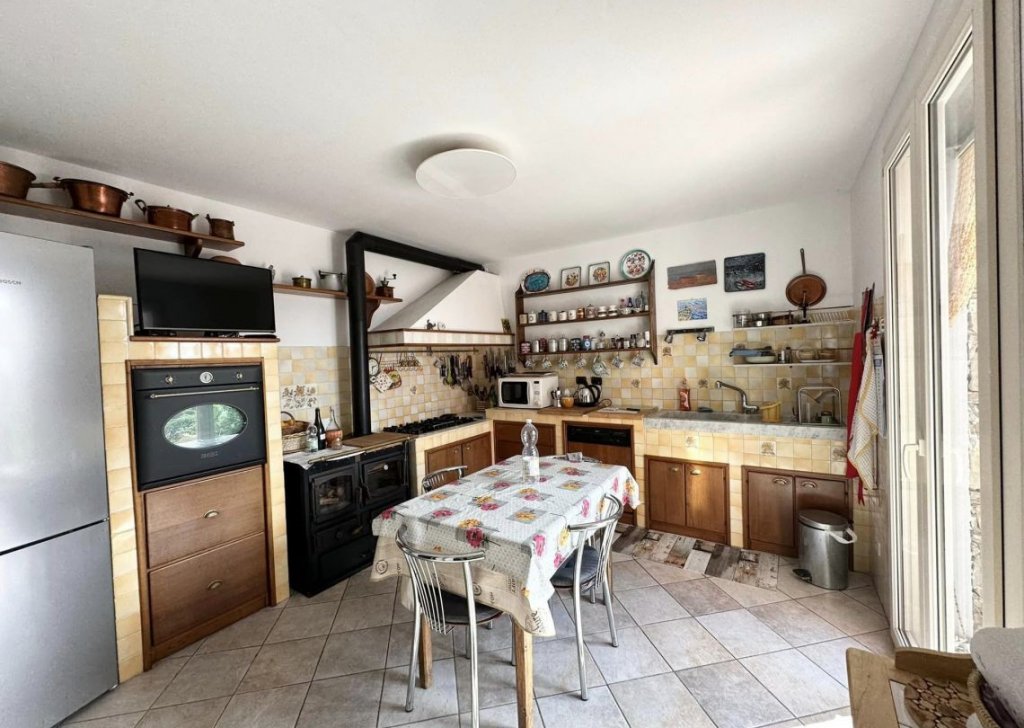 Detached property for sale  180 sqm in excellent condition, Moneglia, locality East coast