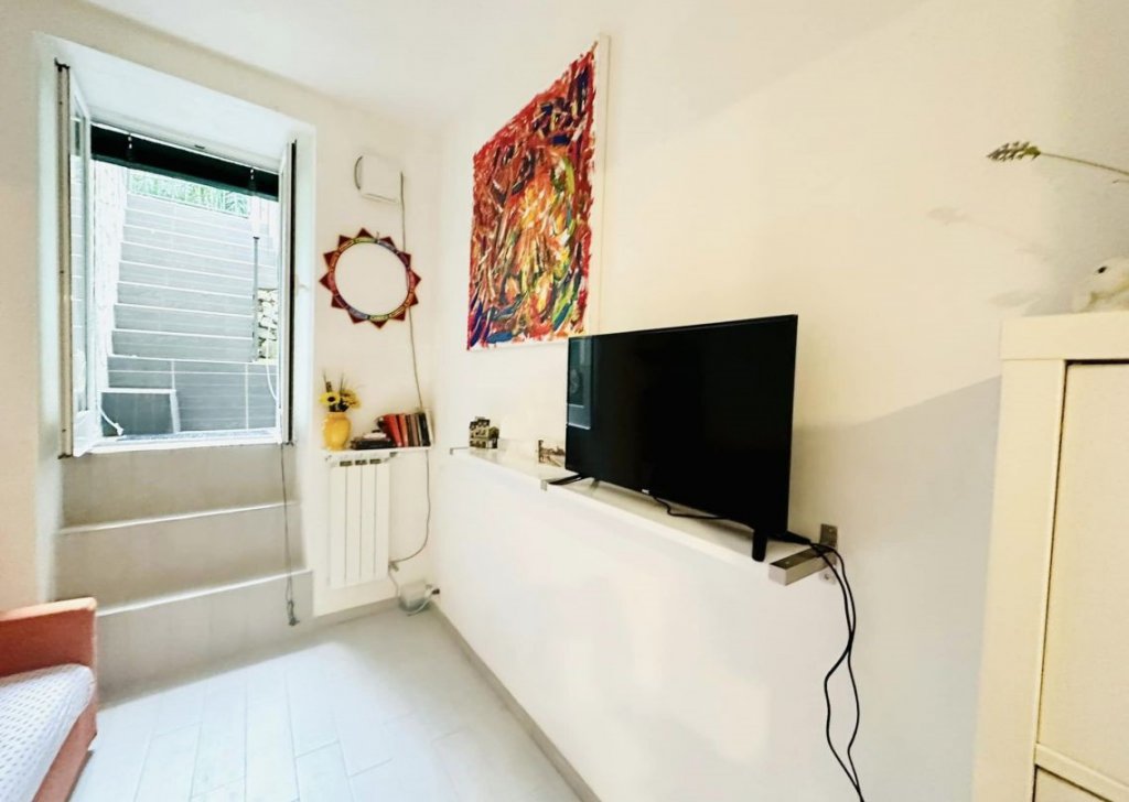 Apartment for sale  25 sqm in good condition, Lerici, locality Poet's Gulf