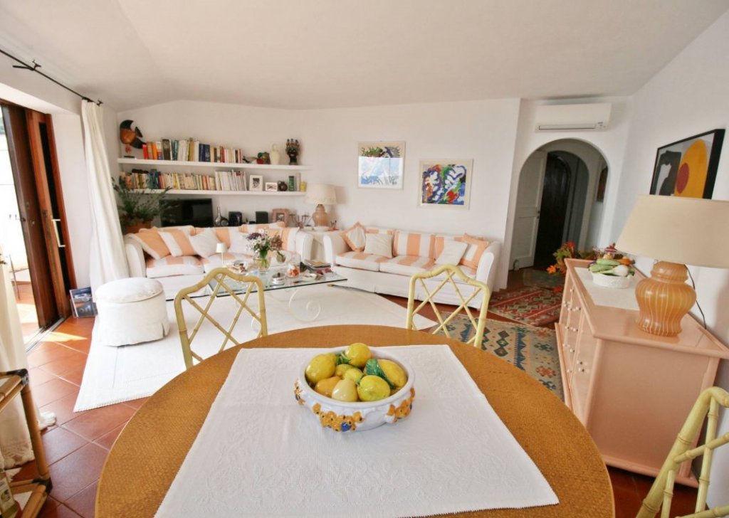 Appartamento in vendita  100 m² in ottime condizioni, Arzachena, località Porto Cervo
