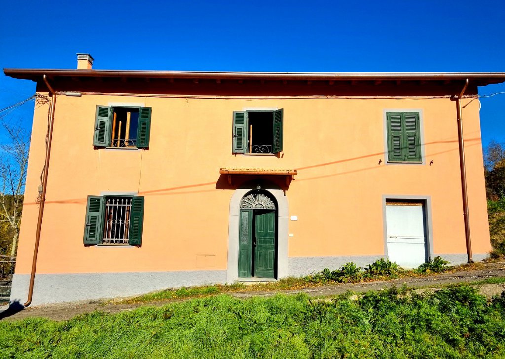 Proprietà indipendente in vendita  150 m² in buone condizioni, Fivizzano, località Lunigiana
