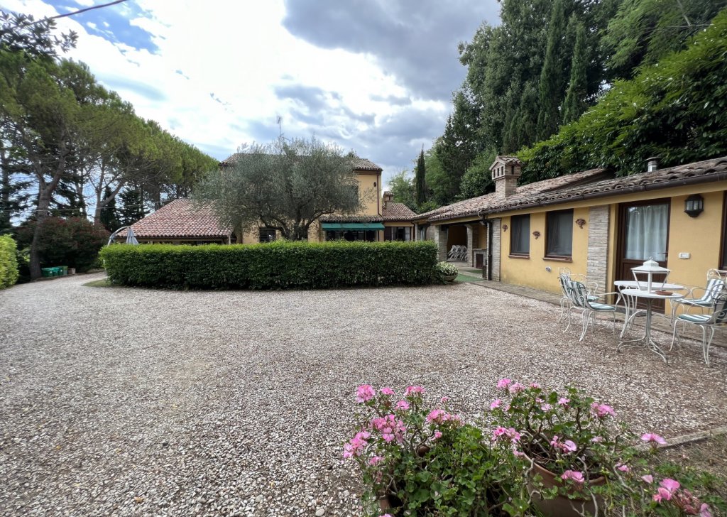 Detached property for sale  300 sqm in excellent condition, Fano, locality Coast