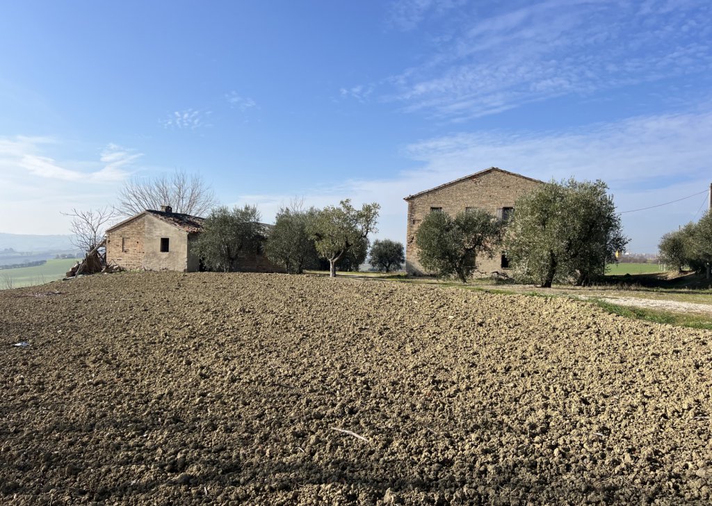 Detached property for sale  500 sqm, San Costanzo, locality Near the coast