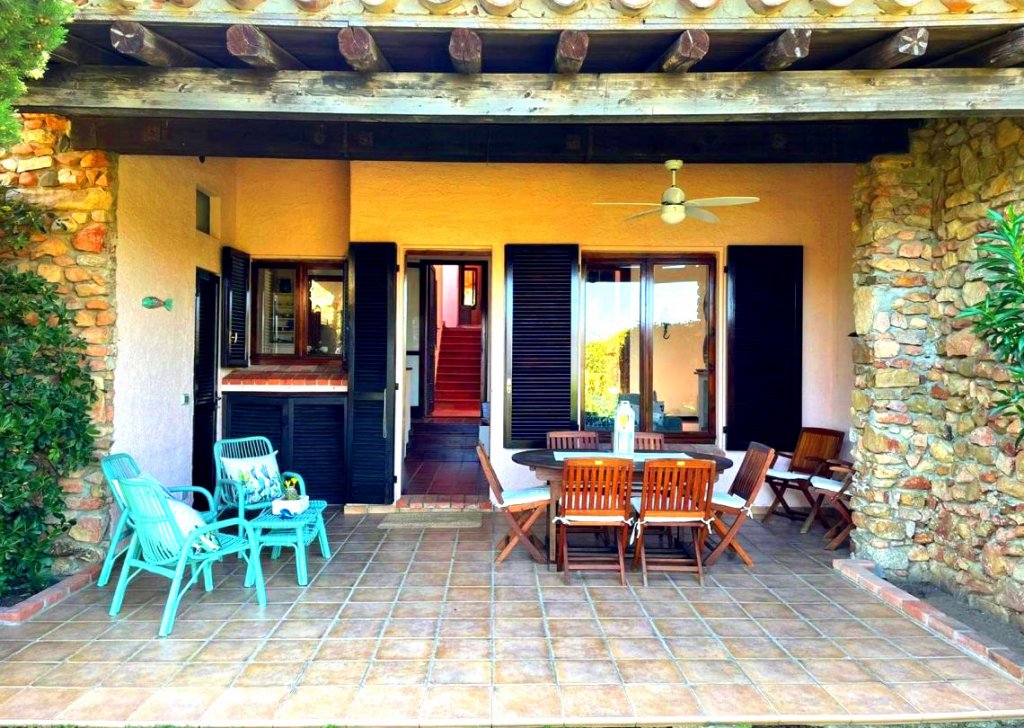 Semi-detached property for sale  120 sqm in good condition, Villasimius, locality South coast