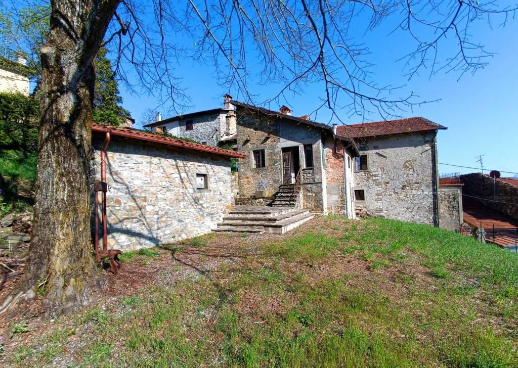 Semi-detached property for sale  230 sqm, Sillano, locality Garfagnana