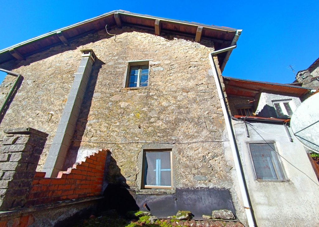 Proprietà semi-indipendente in vendita  120 m² in buone condizioni, Castiglione di Garfagnana