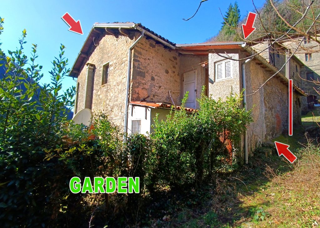 Semi-detached property for sale  120 sqm in good condition, Castiglione di Garfagnana