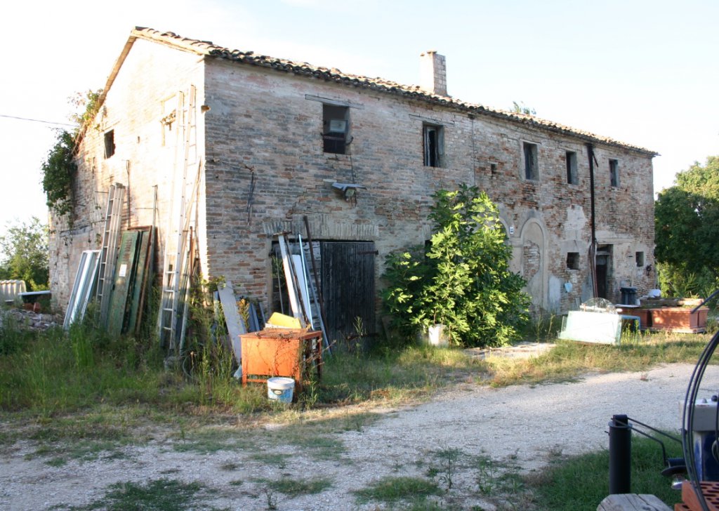 Proprietà indipendente in vendita  320 m², Castel Colonna, località Vicino alla costa