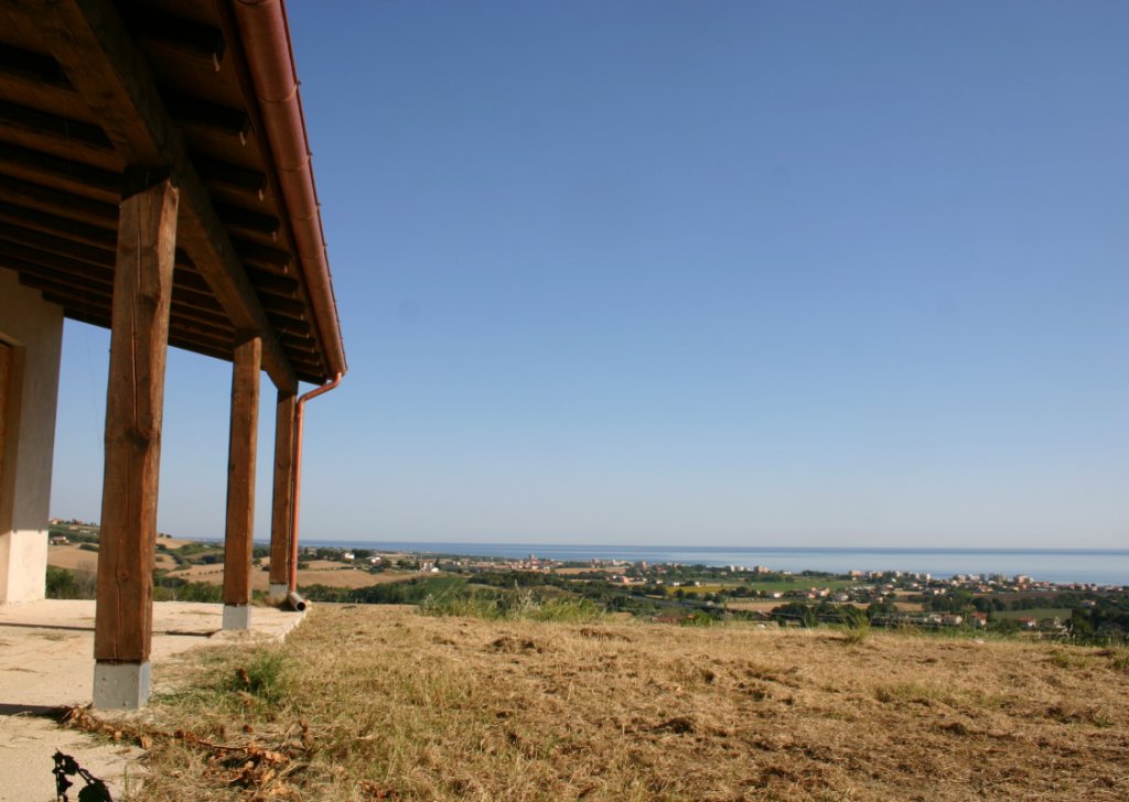 Proprietà indipendente in vendita  673 m², San Costanzo, località Vicino alla costa