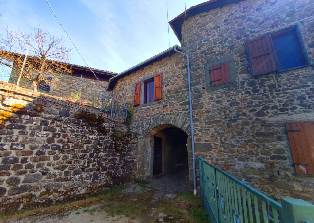 Sale Semi-detached property San Romano in Garfagnana - IL PORTALE DI PIETRA Locality 