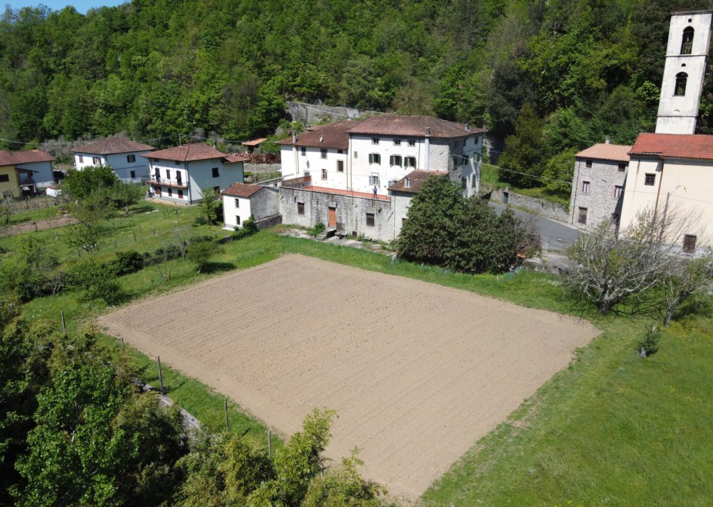 Proprietà semi-indipendente in vendita  500 m², Fivizzano, località Lunigiana